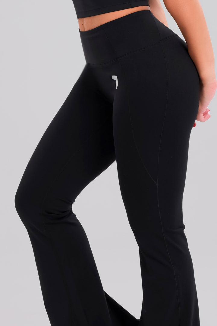 Aura Scrunch Flared Leggings Black